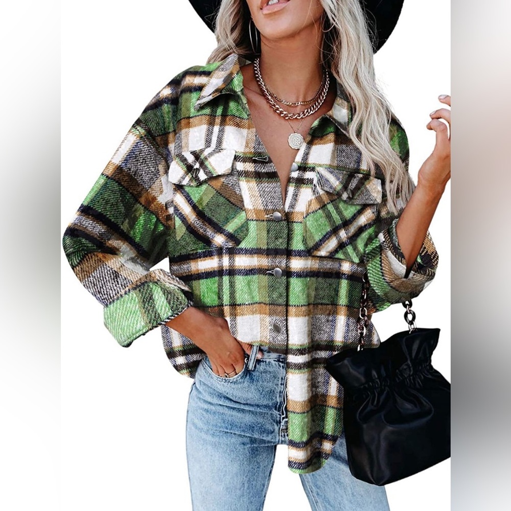 Women’s large over sized green plaid button up coat